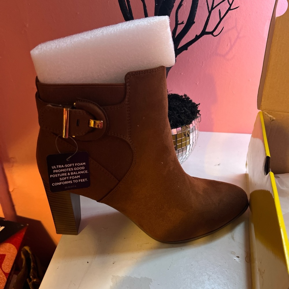Liz Claiborne Tan Heeled Boots with Gold Accent